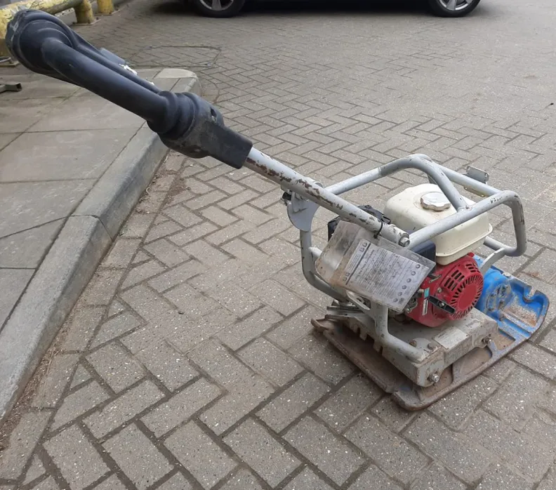 Webar 18" Large Wacker Plate (Anti Vibration Handle)